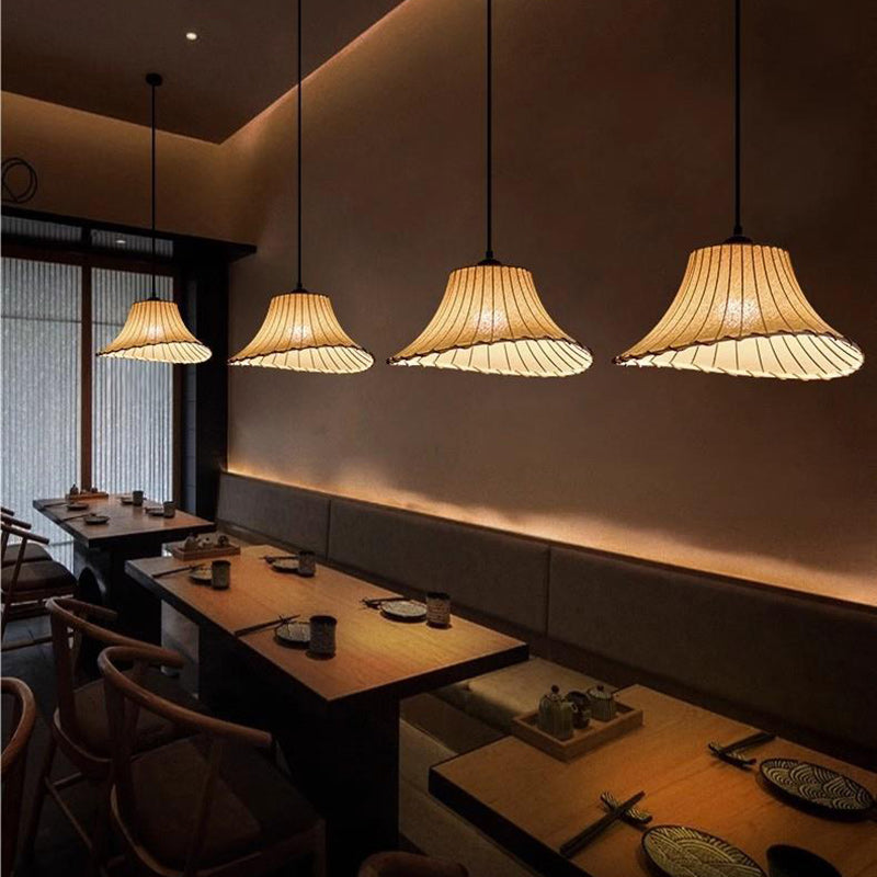 Traditional Farmhouse Fabric Flared Brim Straw Hat Design Iron 1-Light Pendant Light For Living Room