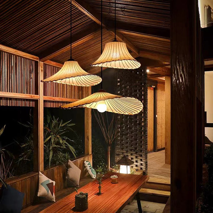 Conception de chapeau de paille à bord évasé en tissu de maison de campagne traditionnelle Fer Suspension 1 lumière pour salon 