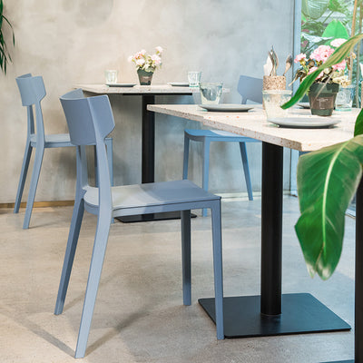Silla de comedor apilable de plástico cuadrada nórdica contemporánea con respaldo abierto para comedor 