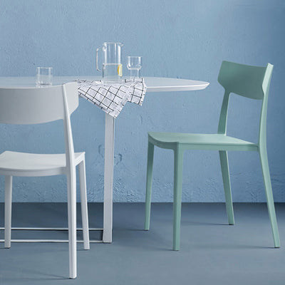 Silla de comedor apilable de plástico cuadrada nórdica contemporánea con respaldo abierto para comedor 
