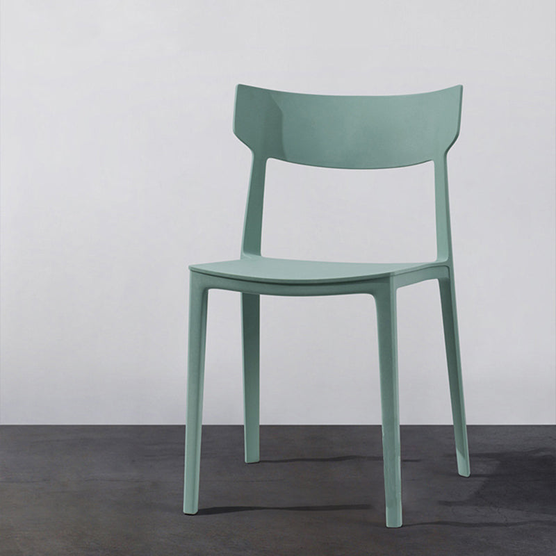 Silla de comedor apilable de plástico cuadrada nórdica contemporánea con respaldo abierto para comedor 