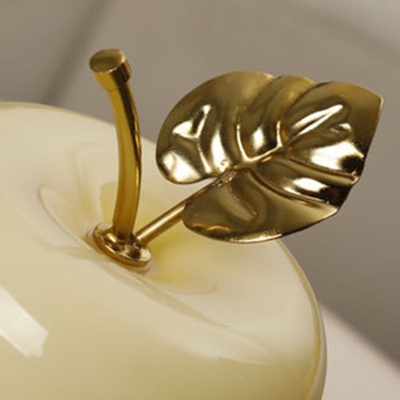 Lampe de table contemporaine avec abat-jour en verre Apple, décoration feuille dorée en fer et LED pour chambre à coucher 
