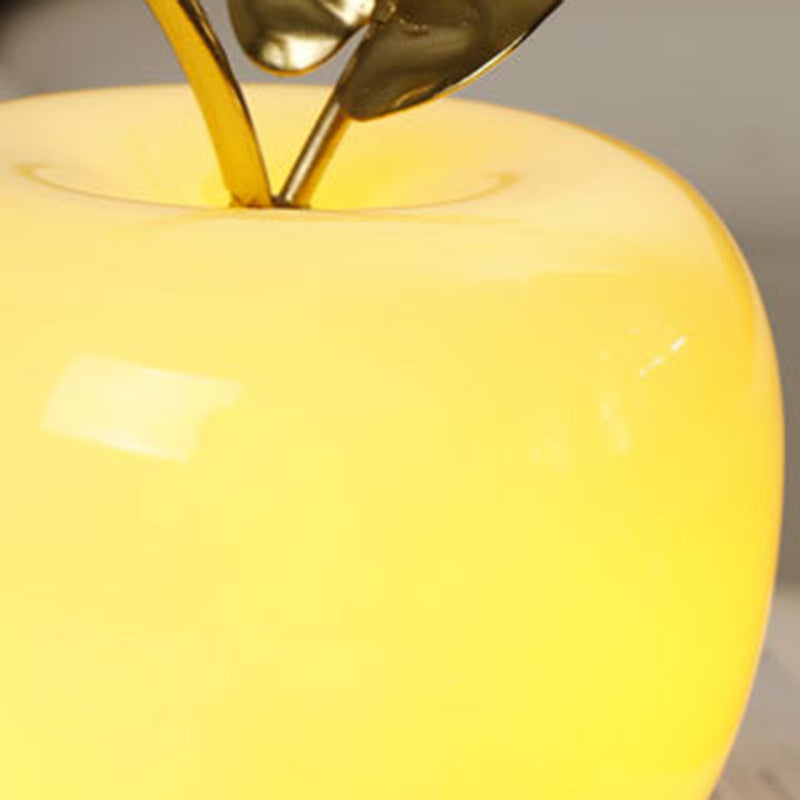 Lampe de table contemporaine avec abat-jour en verre Apple, décoration feuille dorée en fer et LED pour chambre à coucher 