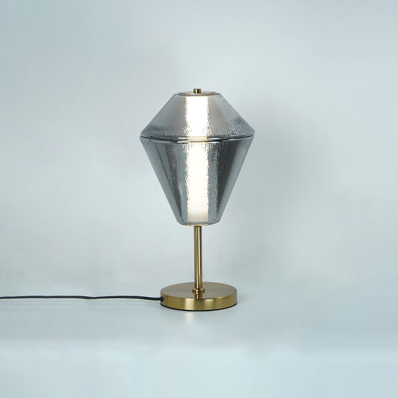 مصباح طاولة LED زجاجي بنمط تموجات الماء مع مخروط هندسي مكدس من الحديد الإسكندنافي المعاصر لغرفة النوم 