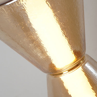 Zeitgenössische nordische Eisen geometrische Kegel-gestapelte Wasserwellen-Glas-LED-Stehlampe für das Schlafzimmer 