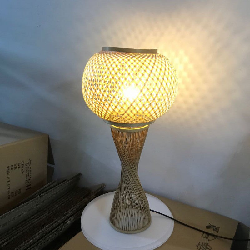 Traditionelle Vintage Rattan Weberei Käfig Bambus 1-Licht Tischlampe f –  BulbSquare