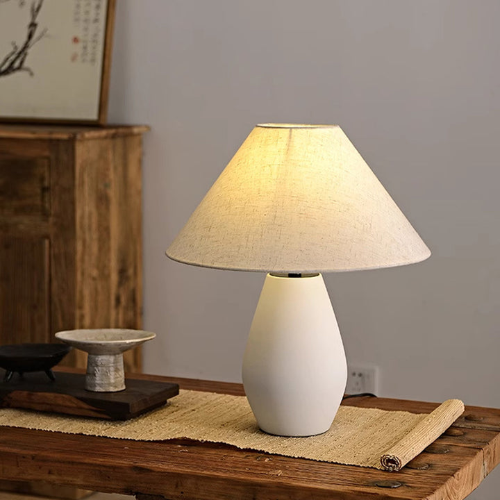Lámpara de mesa de 1 luz para dormitorio con base de botella de cerámica y pantalla cónica de tela vintage tradicional 