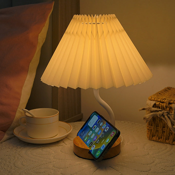 مصباح طاولة LED مع ضوء ليلي لغرفة النوم بظل قماشي مخروطي مزين بطبعة زهور مطوية بأسلوب آرت ديكو الحديث وقاعدة رف مدمجة من الخشب الصلب 