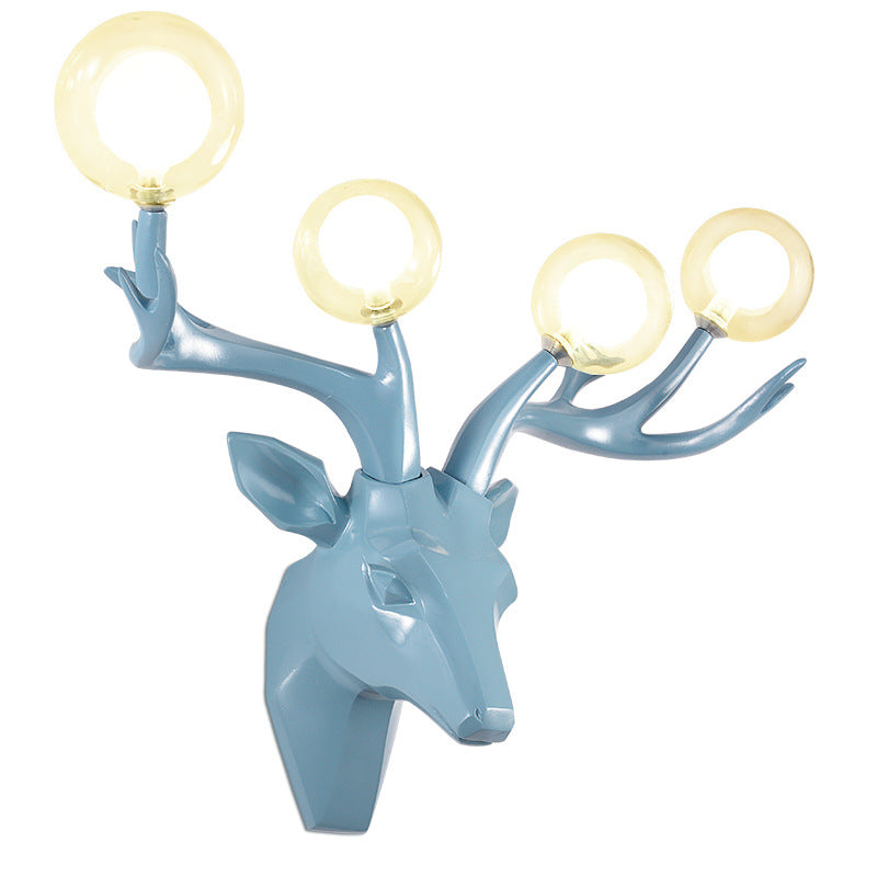 Zeitgenössische kreative Harz-Hirschgeweihe Glas-Kugel-Schirm Hardware 4-Licht-Wandleuchte für Wohnzimmer 