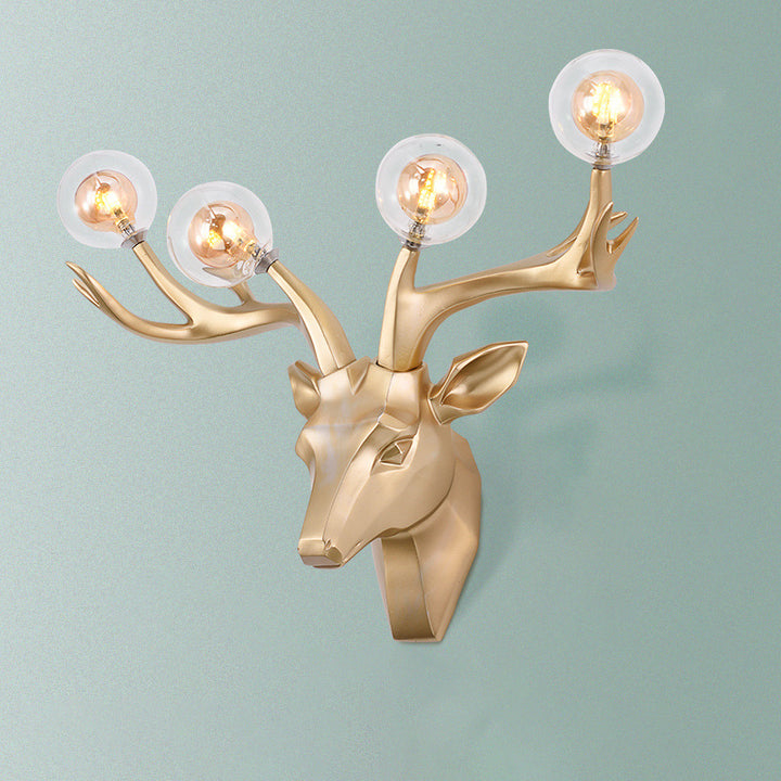 Zeitgenössische kreative Harz-Hirschgeweihe Glas-Kugel-Schirm Hardware 4-Licht-Wandleuchte für Wohnzimmer 