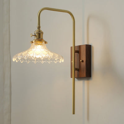 Traditionelle Vintage-Wandleuchte aus Walnussholz und Messing mit Blumen-Glasschirm, 1-flammig, für das Wohnzimmer 