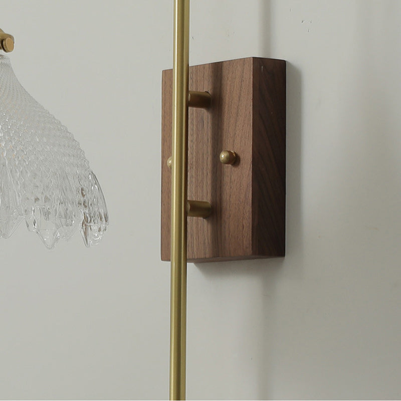 Traditionelle Vintage-Wandleuchte aus Walnussholz und Messing mit Blumen-Glasschirm, 1-flammig, für das Wohnzimmer 