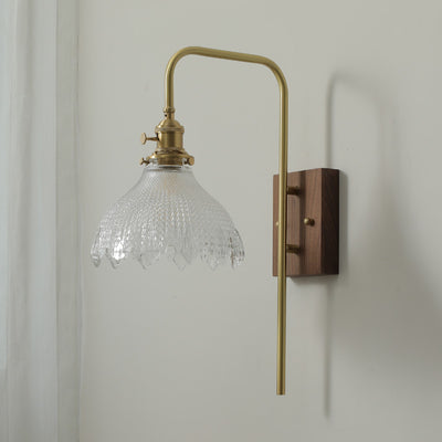 Traditionelle Vintage-Wandleuchte aus Walnussholz und Messing mit Blumen-Glasschirm, 1-flammig, für das Wohnzimmer 