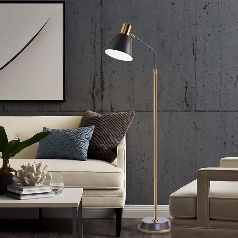 Lámpara de pie de 1 luz con pantalla cónica de hardware escandinavo contemporáneo para dormitorio 