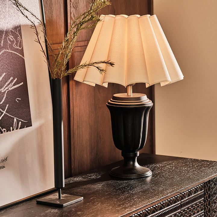 Traditionelle Vintage Stoffblumenstrauß-Lampenschirm Massivholz 1-Licht Tischlampe für Schlafzimmer 