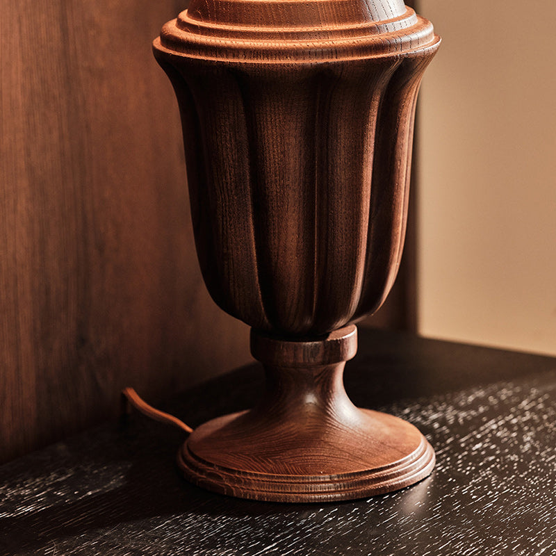 Traditionelle Vintage Stoffblumenstrauß-Lampenschirm Massivholz 1-Licht Tischlampe für Schlafzimmer 