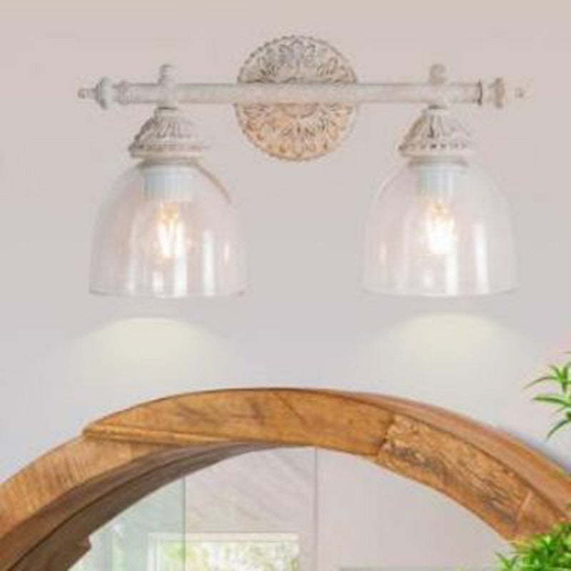 Traditionelle rustikale geschnitzte Eisen-Glas-Becher-Schirm 2-Licht-Spiegel-Front-Wandlampe für Badezimmer 