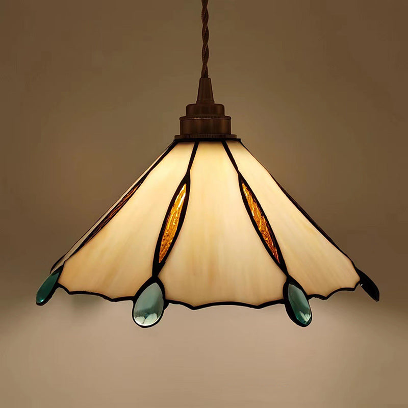 Traditionelle Tiffany-Hängelampe aus Messing mit konischem Buntglas-Schirm für Schlafzimmer 