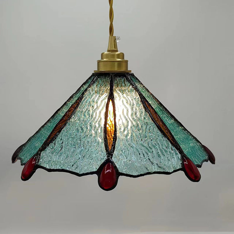 Traditionelle Tiffany-Hängelampe aus Messing mit konischem Buntglas-Schirm für Schlafzimmer 