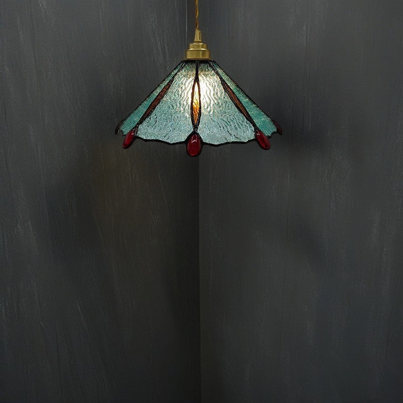 Traditionelle Tiffany-Hängelampe aus Messing mit konischem Buntglas-Schirm für Schlafzimmer 