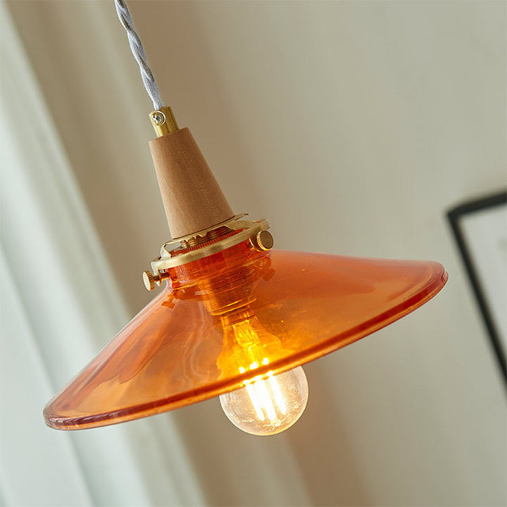Traditionelle Vintage Pendelleuchte aus Messing, massivem Holz und Glas mit konischem Schirm, 1-flammig, für das Schlafzimmer 