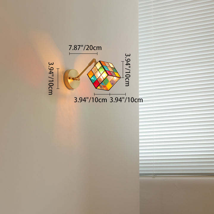 Applique murale en laiton à 1 lumière avec cube Rubik en verre teinté Tiffany traditionnel pour salle à manger 