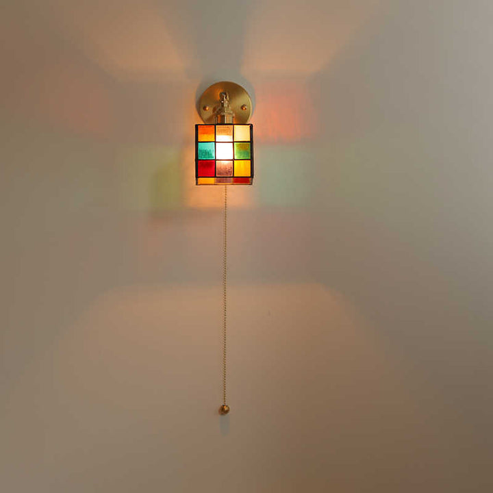 Applique murale en laiton à 1 lumière avec cube Rubik en verre teinté Tiffany traditionnel pour salle à manger 