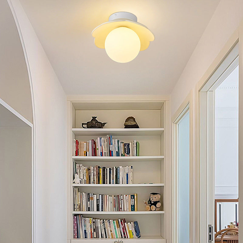 Traditionelle französische Harzblume PE Kugelschirm 1-Licht Semi-Flush Deckenleuchte für Wohnzimmer 