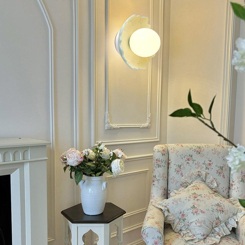 Traditionelle französische Harzblume PE Kugelschirm 1-Licht Semi-Flush Deckenleuchte für Wohnzimmer 