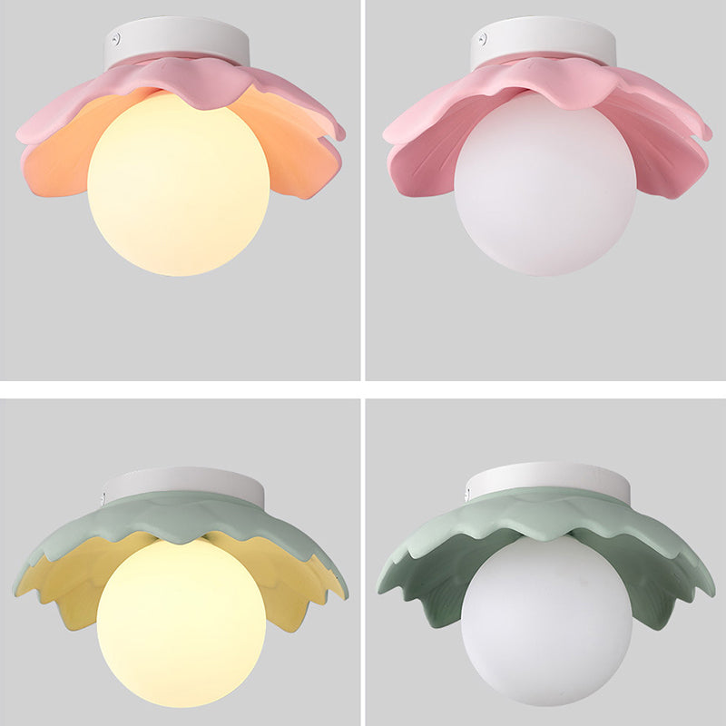 Traditionelle französische Harzblume PE Kugelschirm 1-Licht Semi-Flush Deckenleuchte für Wohnzimmer 