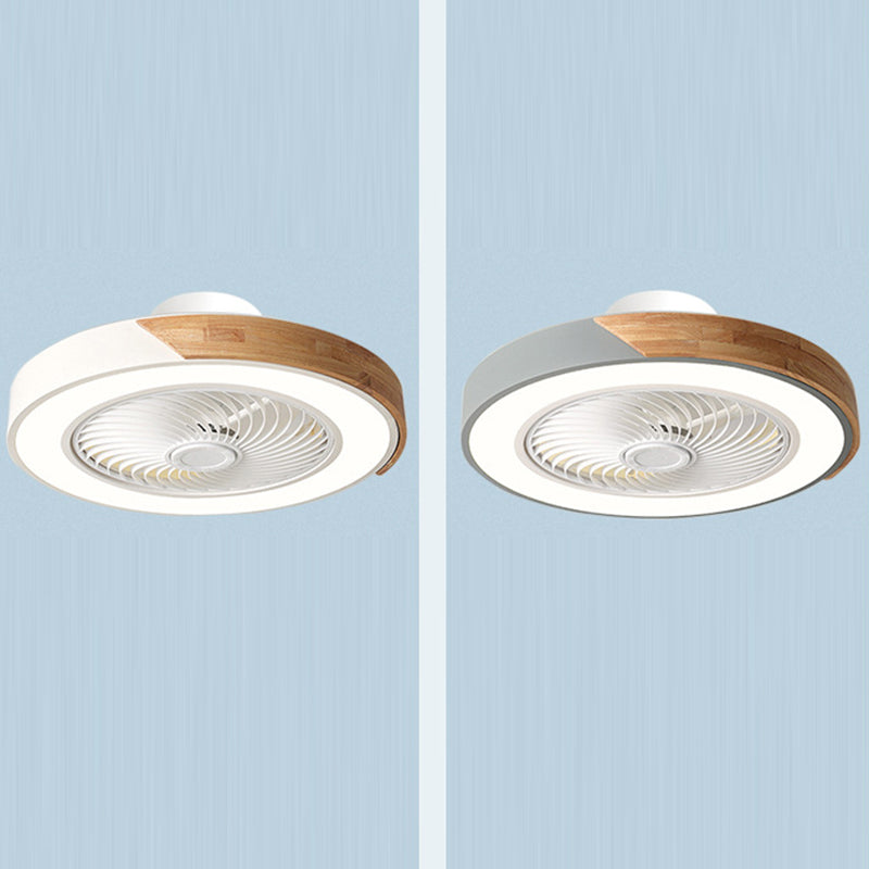 Zeitgenössischer skandinavischer runder Eisen-Massivholz-LED-leiser halb bündiger Deckenventilator mit Licht für das Schlafzimmer 