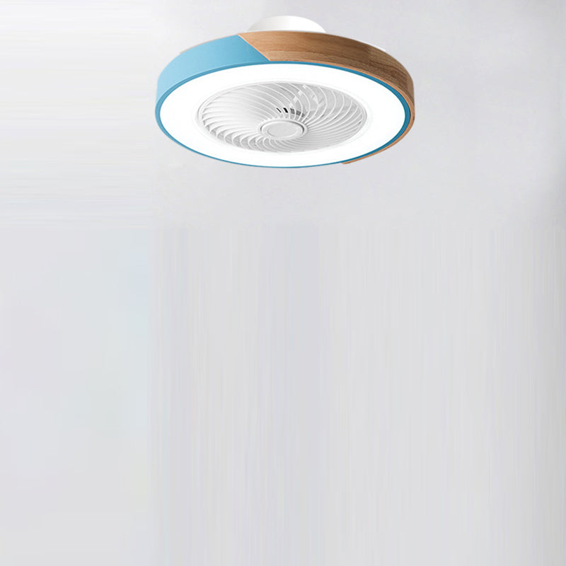 Zeitgenössischer skandinavischer runder Eisen-Massivholz-LED-leiser halb bündiger Deckenventilator mit Licht für das Schlafzimmer 