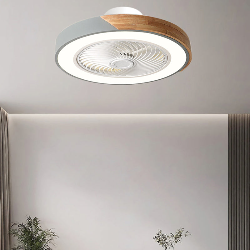 Zeitgenössischer skandinavischer runder Eisen-Massivholz-LED-leiser halb bündiger Deckenventilator mit Licht für das Schlafzimmer 
