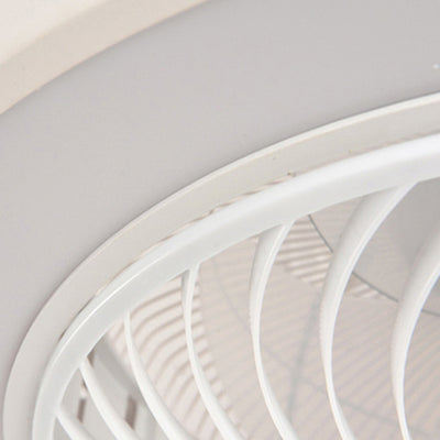 Zeitgenössischer skandinavischer runder Eisen-Massivholz-LED-leiser halb bündiger Deckenventilator mit Licht für das Schlafzimmer 