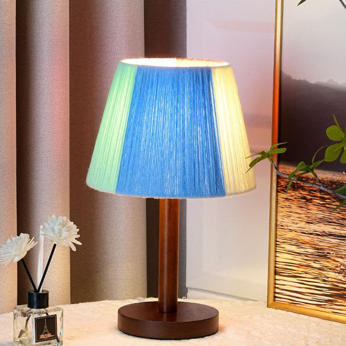 Lampe de table à 1 lumière en bois massif avec abat-jour en cylindre de fil à tricoter multicolore traditionnel français pour étude 