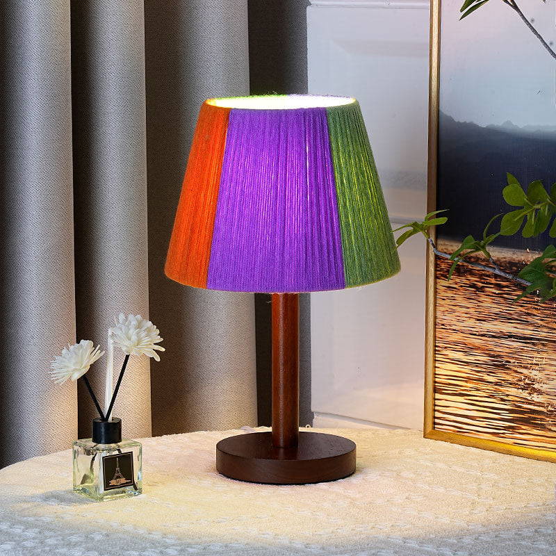 Lampe de table à 1 lumière en bois massif avec abat-jour en cylindre de fil à tricoter multicolore traditionnel français pour étude 