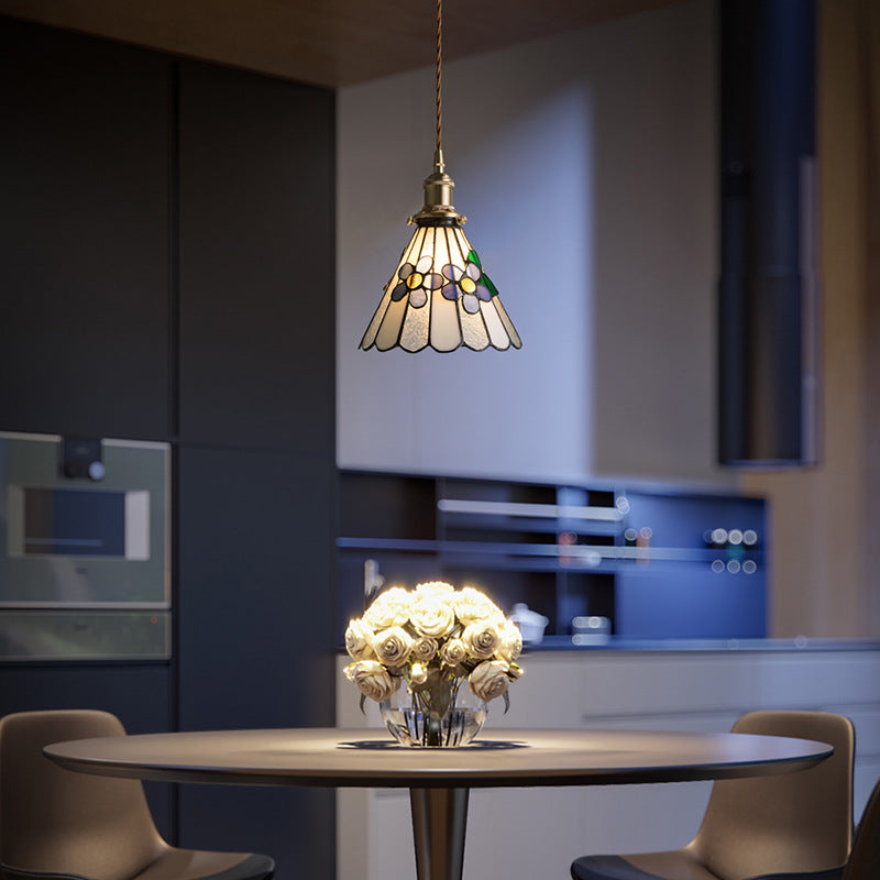 Traditionelles Tiffany-Blumenmuster aus Buntglas, konischer Schirm, Messing, 1-Licht-Pendelleuchte für das Wohnzimmer 