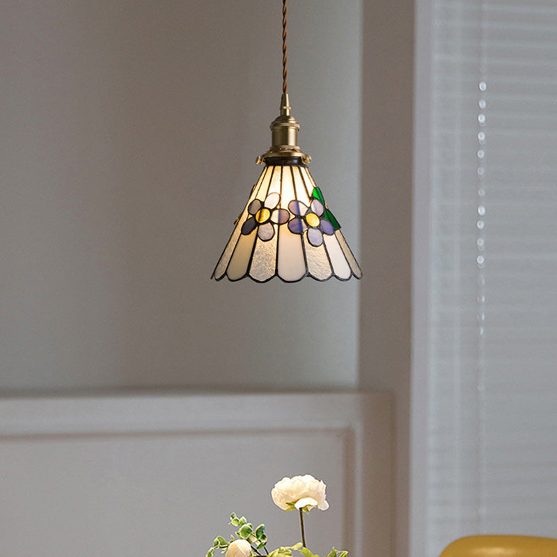 Abat-jour conique en verre teinté à motif floral traditionnel Tiffany en laiton, suspension à 1 lumière pour salon 