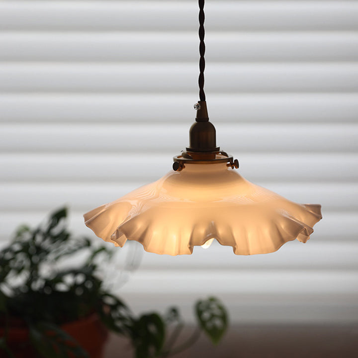 Abat-jour Fleur en Verre de Jade Blanc Traditionnel Français en Laiton 1-Lumière Suspension pour Salon 