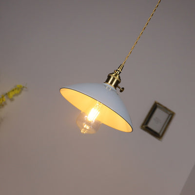 Zeitgenössische skandinavische Keramik konische Schirm Messing 1-Licht Pendelleuchte für Wohnzimmer 