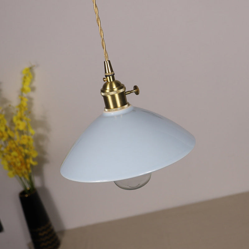 Zeitgenössische skandinavische Keramik konische Schirm Messing 1-Licht Pendelleuchte für Wohnzimmer 