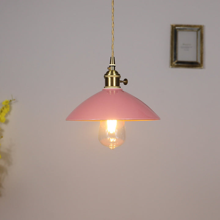 Zeitgenössische skandinavische Keramik konische Schirm Messing 1-Licht Pendelleuchte für Wohnzimmer 
