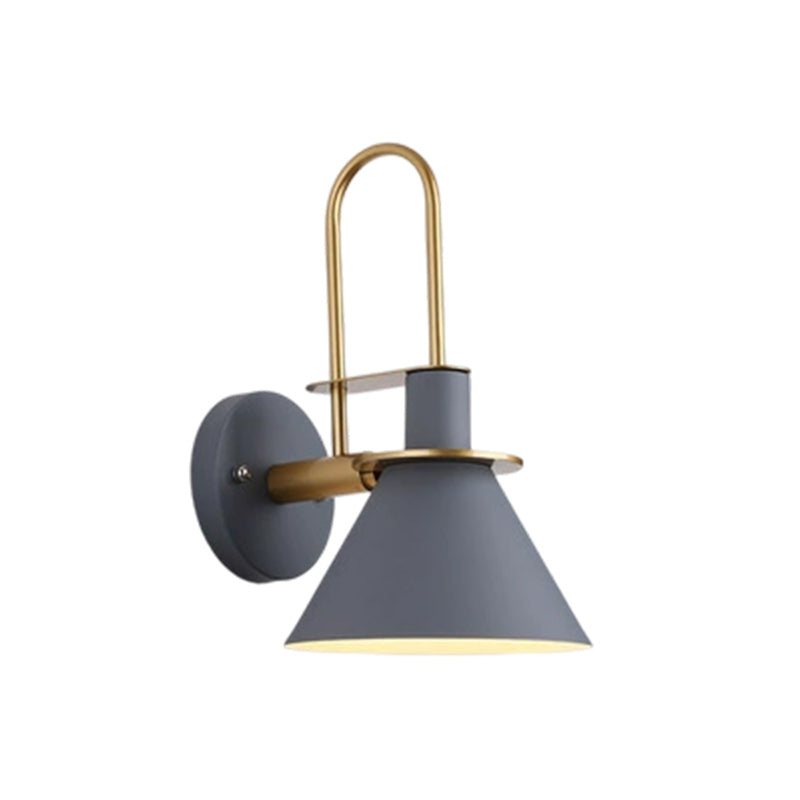 Lampe murale contemporaine scandinave à abat-jour conique géométrique en fer 1 lumière pour salon 