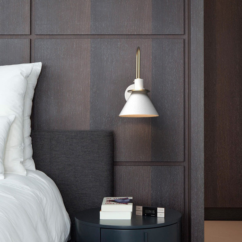 Lampe murale contemporaine scandinave à abat-jour conique géométrique en fer 1 lumière pour salon 