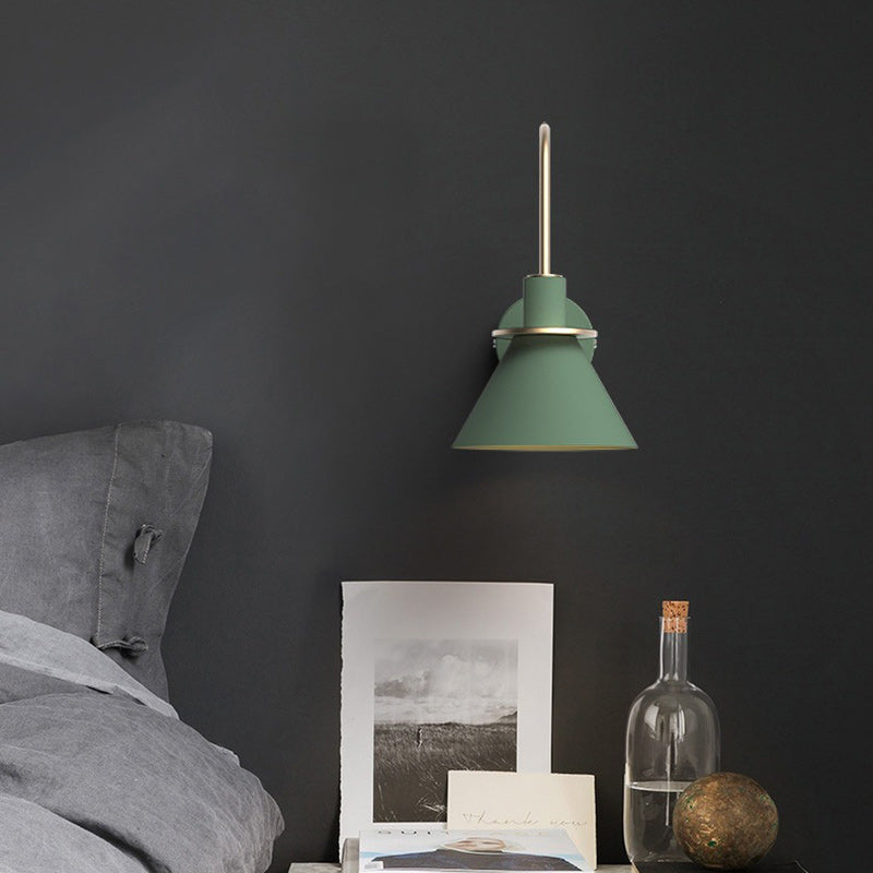 Lampe murale contemporaine scandinave à abat-jour conique géométrique en fer 1 lumière pour salon 