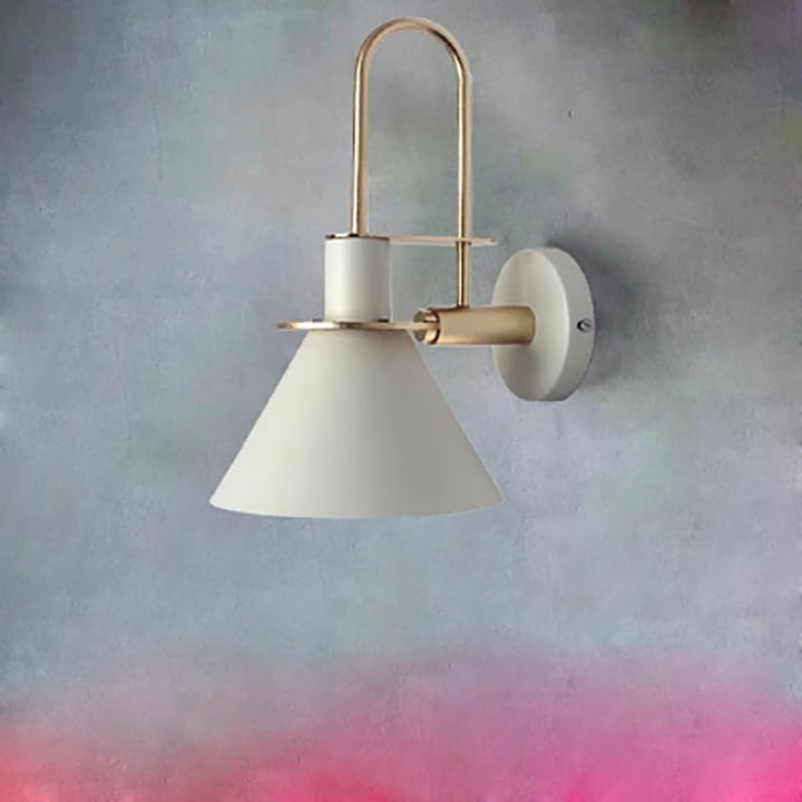 Lampe murale contemporaine scandinave à abat-jour conique géométrique en fer 1 lumière pour salon 