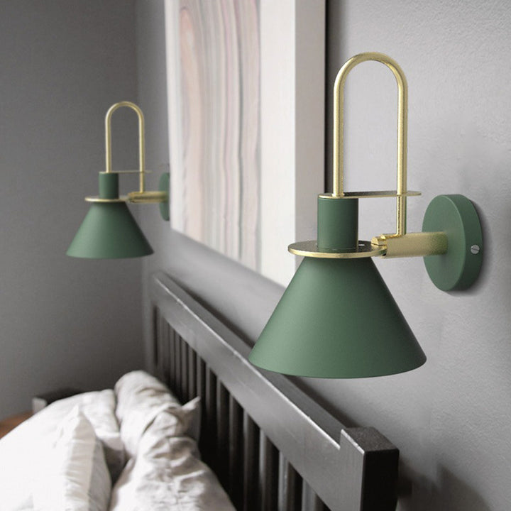 Lampe murale contemporaine scandinave à abat-jour conique géométrique en fer 1 lumière pour salon 