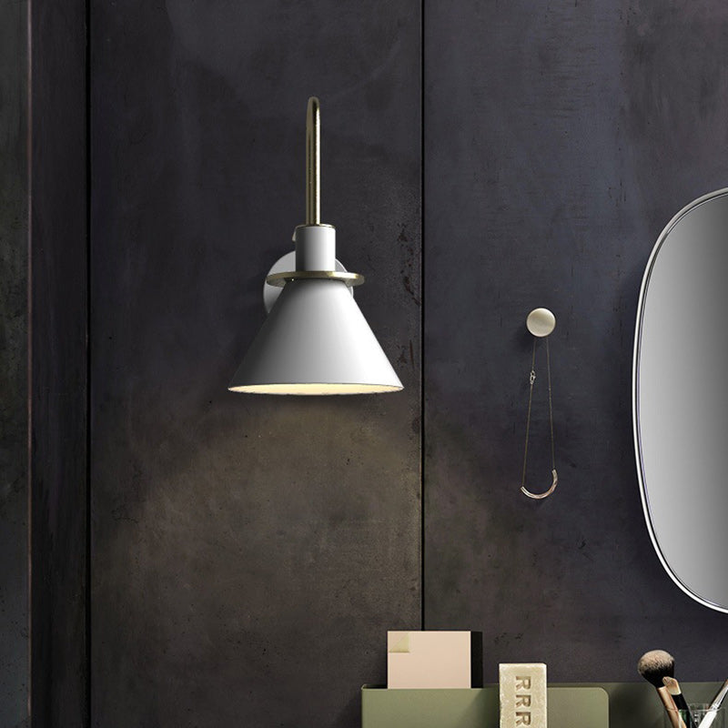 Lampe murale contemporaine scandinave à abat-jour conique géométrique en fer 1 lumière pour salon 