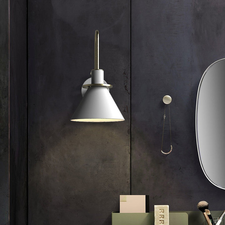 Lampe murale contemporaine scandinave à abat-jour conique géométrique en fer 1 lumière pour salon 