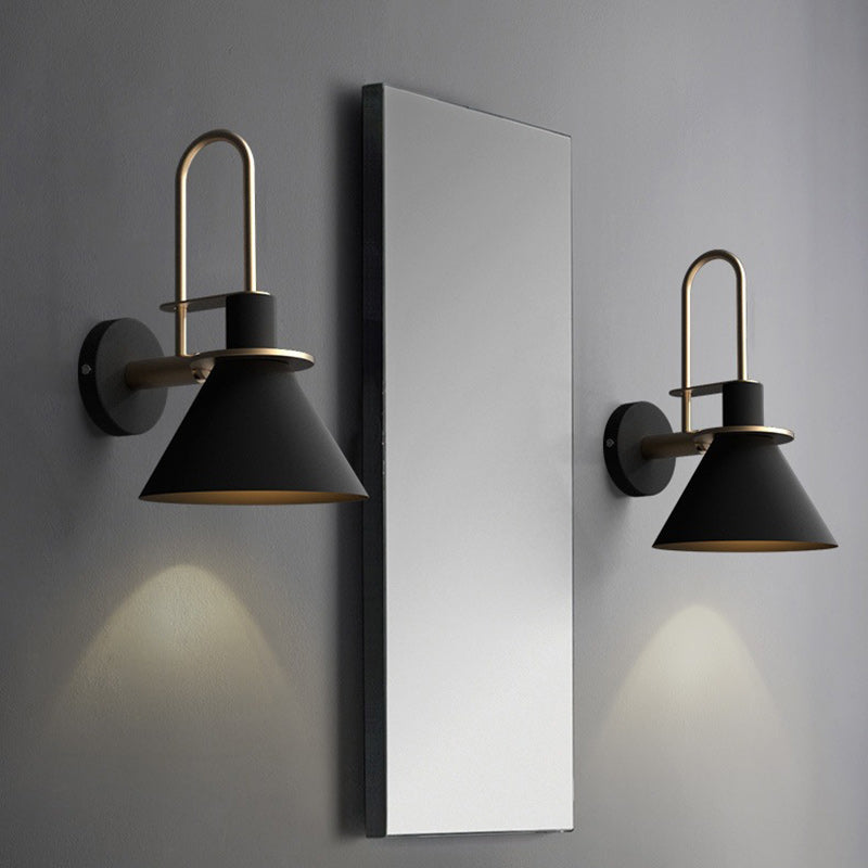 Lampe murale contemporaine scandinave à abat-jour conique géométrique en fer 1 lumière pour salon 